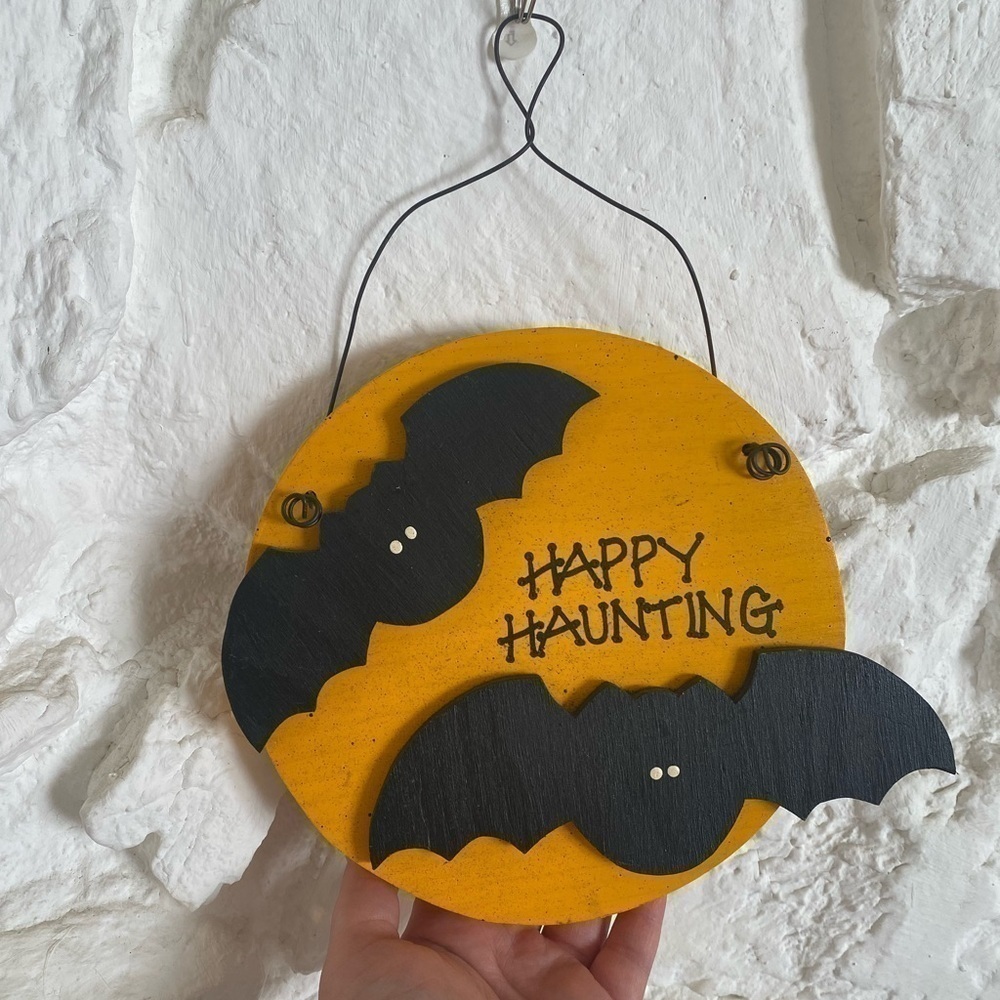 VINTAGE HAPPY HAUNTING BAT HALLOWEEN SIGN 1996